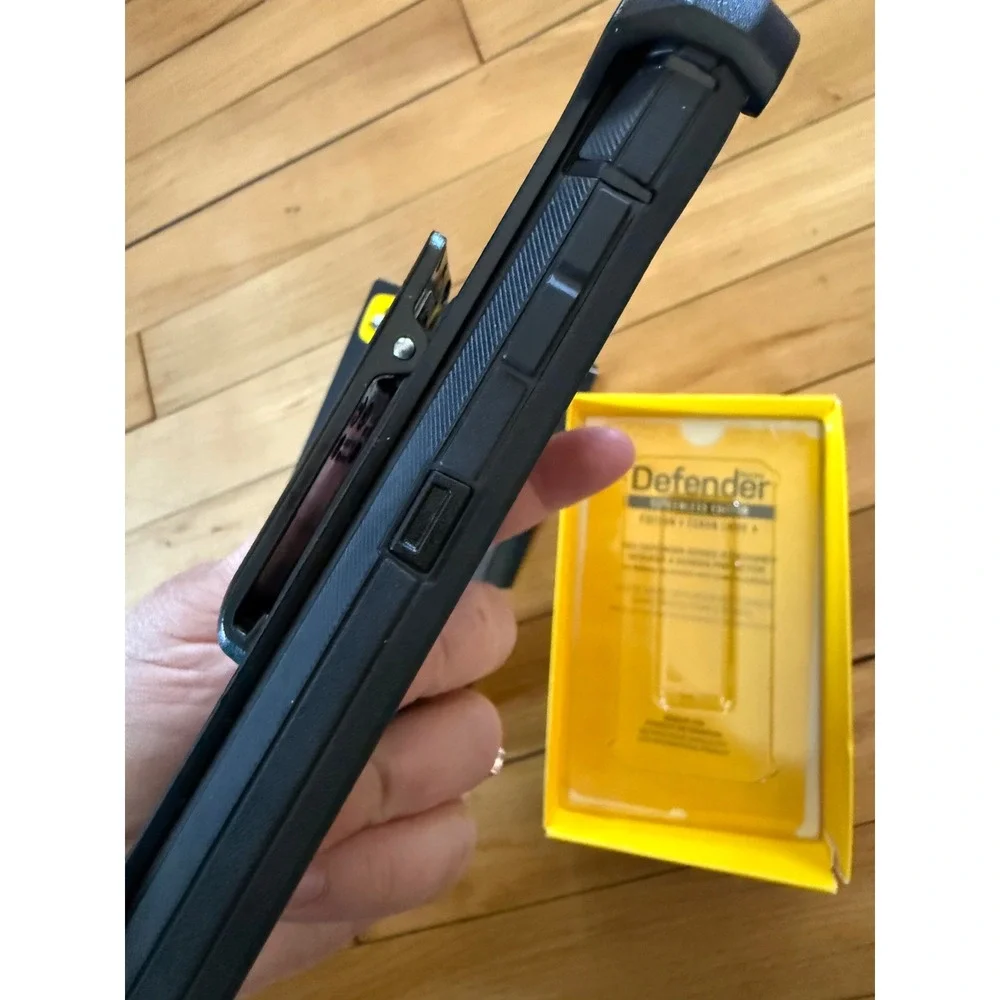 Otterbox‎ defender case for iphone XR in black screenless protection